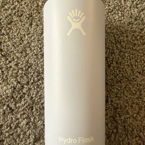 22oz Hydro Flask Light Purple Bottle